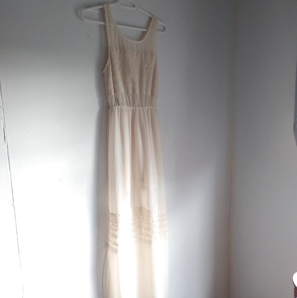 ✨3 for $25✨H&M sheer cream boho casual beach wear